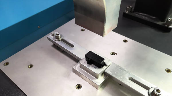 解決產(chǎn)品焊接后溢膠、毛邊問(wèn)題的調(diào)節(jié)方法